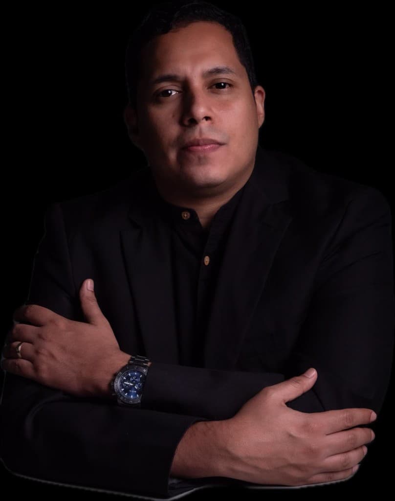 Orlando García, Director de agencia